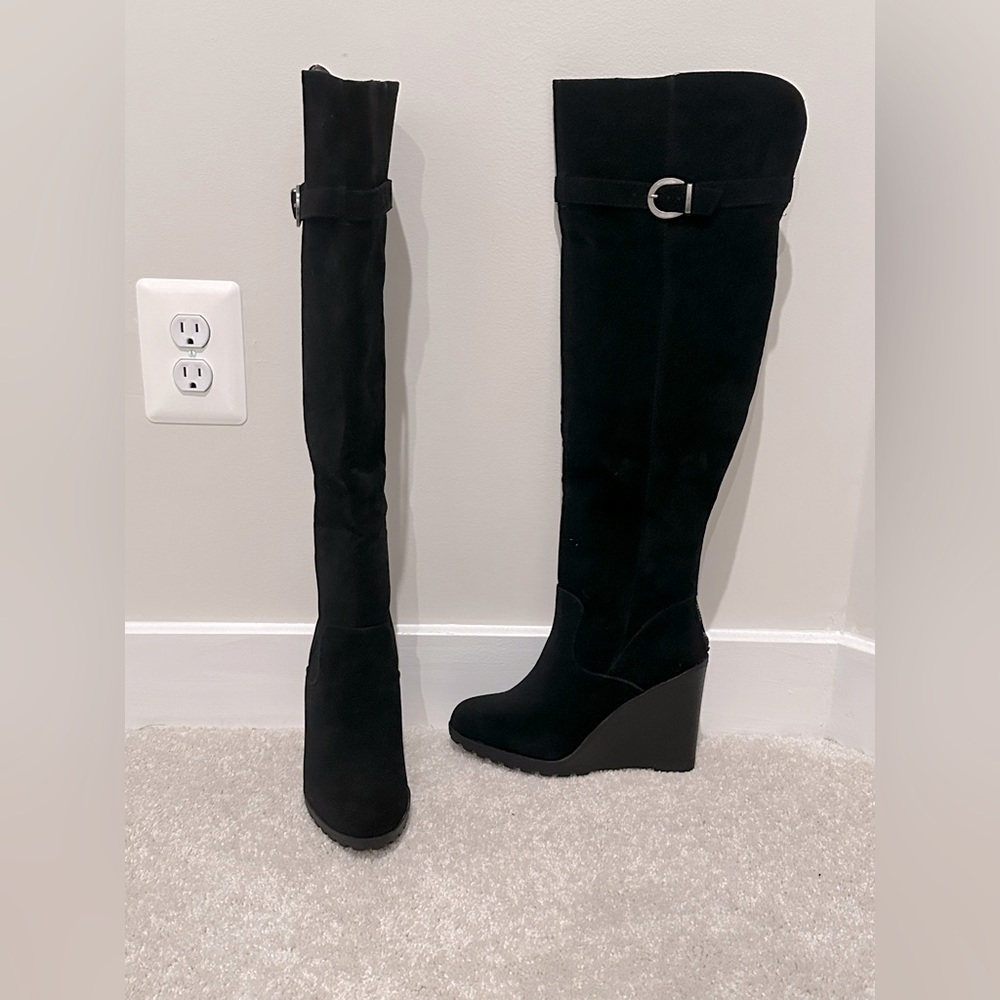 Black wedge boots